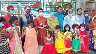 নরসিংদীতে নতুন জামায় শতাধিক পথশিশুর মুখে হাসি