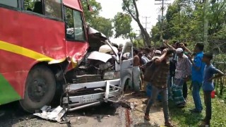 শিবপুরে বাস-মাইক্রোবাস সংঘর্ষে তিনজন নিহত, আহত ৫