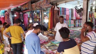 এবারের ঈদেও লোকসানে বাবুরহাটের কাপড় ব্যবসায়ীরা এবারের ঈদেও লোকসানে বাবুরহাটের কাপড় ব্যবসায়ীরা
