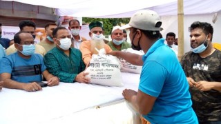 নরসিংদীতে এক হাজার রিক্সা চালকের মাঝে ঈদের খাদ্য সামগ্রী বিতরণ