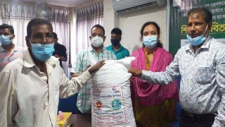 পলাশে ৩২৮ পরিবারের মাঝে শিশু খাদ্য ও গো-খাদ্য বিতরণ