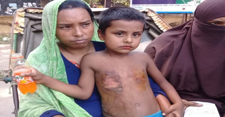 বৃদ্ধের কাণ্ডে শিশুটির এমন দশা! বৃদ্ধের কাণ্ডে শিশুটির এমন দশা!