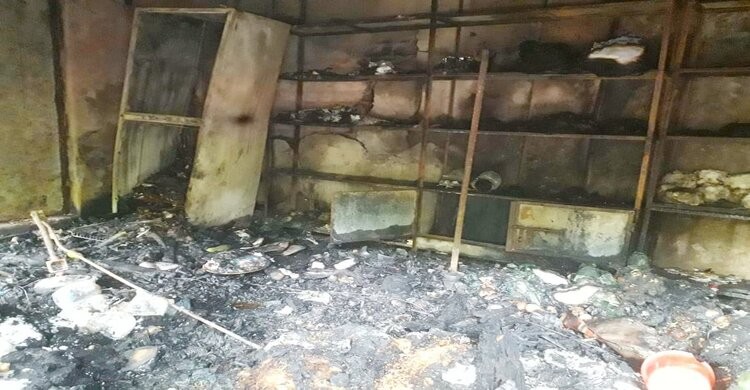 শিবপুরে অগ্নিকাণ্ডে দুই দোকান পুড়ে ছাই শিবপুরে অগ্নিকাণ্ডে দুই দোকান পুড়ে ছাই