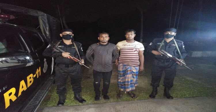 নরসিংদীতে ৫৮ ক্যান বিয়ারসহ দুইজন আটক নরসিংদীতে ৫৮ ক্যান বিয়ারসহ দুইজন আটক