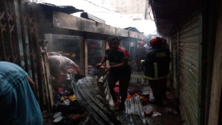 শেখেরচর-বাবুরহাটে আগুনে পুড়লো ৩০ দোকান