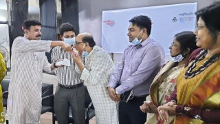 প্রথম আলোর ২৩ বছর পুর্তিতে নরসিংদীতে কেককাটা, সম্মাননা প্রদান 