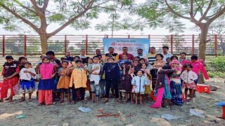 নরসিংদীতে অধর্শত ছিন্নমূল শিশুর মধ্যে শীতবস্ত্র বিতরণ