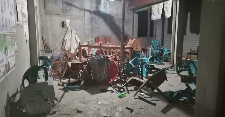 রায়পুরায় ইউপি নির্বাচনকে ঘিরে আ.লীগ অফিস ও দোকানপাট ভাংচুর রায়পুরায় ইউপি নির্বাচনকে ঘিরে আ.লীগ অফিস ও দোকানপাট ভাংচুর