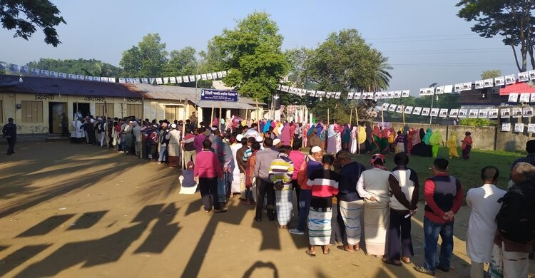 নরসিংদীর ২২টি ইউপি নির্বাচনে ভোট গ্রহণ শুরু নরসিংদীর ২২টি ইউপি নির্বাচনে ভোট গ্রহণ শুরু