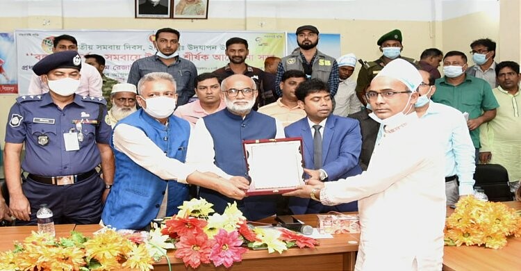 সমবায়ের নামে অসহায় মানুষদের হয়রানি করলে কঠোর ব্যবস্থা: শ ম রেজাউল করিম সমবায়ের নামে অসহায় মানুষদের হয়রানি করলে কঠোর ব্যবস্থা: শ ম রেজাউল করিম