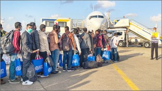 আইওএম এর সহযোগিতায় লিবিয়া থেকে ফিরলেন ১২৪ বাংলাদেশি