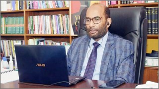 সরকারি দায়িত্ব পালনে অনাকাঙ্ক্ষিত কোনো চাপে অনিয়ম-দুর্নীতিতে জড়াবেন না: শ ম রেজাউল করিম