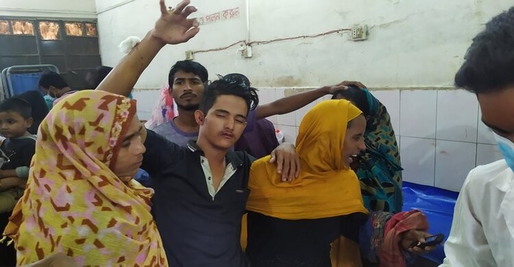 রায়পুরায় দুইপক্ষের সংঘর্ষে দুইজন নিহত, আহত ২০ রায়পুরায় দুইপক্ষের সংঘর্ষে দুইজন নিহত, আহত ২০