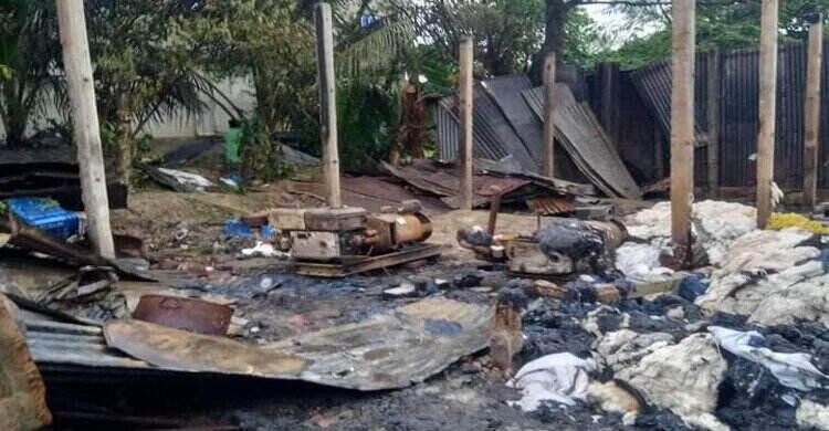 রায়পুরা বাজারে অগ্নিকাণ্ডে কয়েক কোটি টাকার ক্ষয়ক্ষতি রায়পুরা বাজারে অগ্নিকাণ্ডে কয়েক কোটি টাকার ক্ষয়ক্ষতি