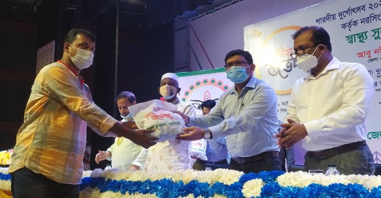 মাস্ক ছাড়া কেউ পূজা মন্ডপে ঢুকতে পারবেন না: জেলা প্রশাসক মাস্ক ছাড়া কেউ পূজা মন্ডপে ঢুকতে পারবেন না: জেলা প্রশাসক