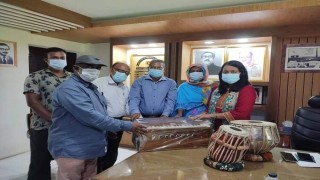 পলাশে কিশোর কিশোরী ক্লাবে সাংস্কৃতিক উপকরণ বিতরণ পলাশে কিশোর কিশোরী ক্লাবে সাংস্কৃতিক উপকরণ বিতরণ