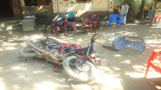 গাঁজা সেবনে বাধা দেওয়ায় ইউপি সদস্যের বাড়ি ভাংচুরের অভিযোগ গাঁজা সেবনে বাধা দেওয়ায় ইউপি সদস্যের বাড়ি ভাংচুরের অভিযোগ