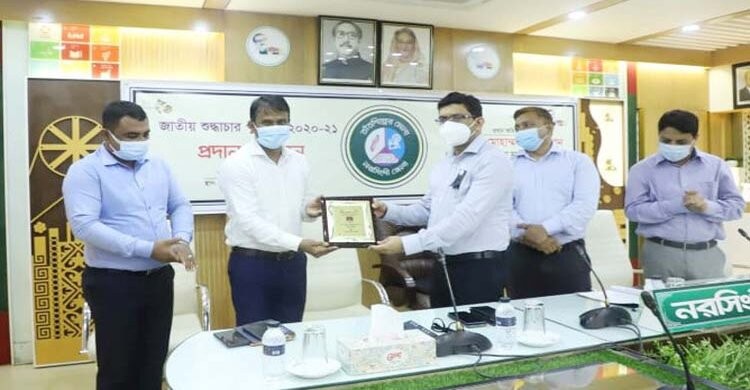 নরসিংদী জেলার শ্রেষ্ঠ ইউএনও নির্বাচিত হয়েছেন কাবিরুল ইসলাম খান নরসিংদী জেলার শ্রেষ্ঠ ইউএনও নির্বাচিত হয়েছেন কাবিরুল ইসলাম খান