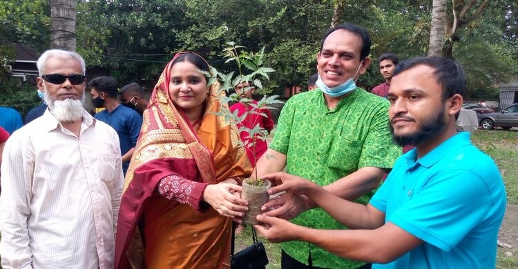 নরসিংদীতে গাছের চারা বিতরণ কার্যক্রমের উদ্বোধন নরসিংদীতে গাছের চারা বিতরণ কার্যক্রমের উদ্বোধন