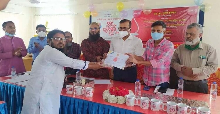 নরসিংদীতে সর্বোচ্চ তিন রক্তদাতাসহ ৮৫ জনকে সম্মাননা নরসিংদীতে সর্বোচ্চ তিন রক্তদাতাসহ ৮৫ জনকে সম্মাননা