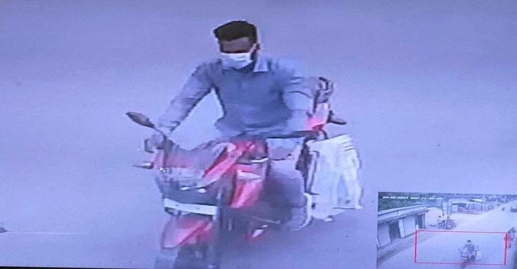 পলাশে উপজেলা পরিষদের সামনে থেকে মোটরসাইকেল চুরি পলাশে উপজেলা পরিষদের সামনে থেকে মোটরসাইকেল চুরি