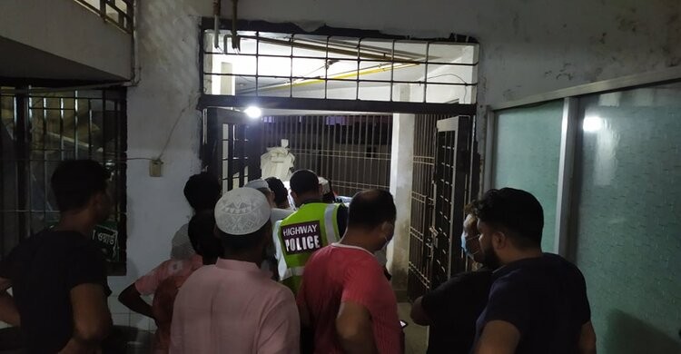 ভেলানগরে কাভার্ড ভ্যানের ধাক্কায় পথচারী নিহত ভেলানগরে কাভার্ড ভ্যানের ধাক্কায় পথচারী নিহত