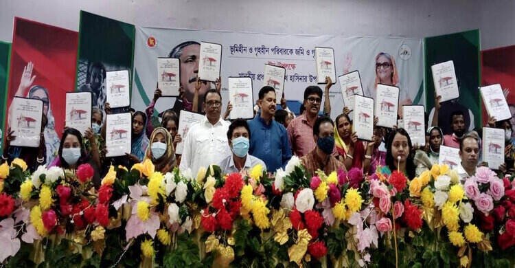 পলাশে ২১ গৃহহীন পরিবার পেলো প্রধানমন্ত্রীর ঈদ উপহার পলাশে ২১ গৃহহীন পরিবার পেলো প্রধানমন্ত্রীর ঈদ উপহার