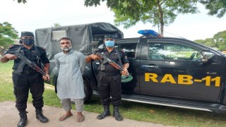 নরসিংদীতে একাধিক হত্যা মামলার আসামি অস্ত্রসহ গ্রেপ্তার