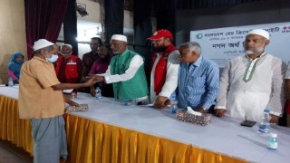 নরসিংদীতে করোনায় ক্ষতিগ্রস্ত তিনশত পরিবারে রেড ক্রিসেন্টের অর্থ সহায়তা