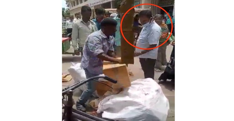 সরকারি ঔষধ পাচারের সময় ধরা পড়লেন নরসিংদী সদর হাসপাতালের ফার্মাসিস্ট সরকারি ঔষধ পাচারের সময় ধরা পড়লেন নরসিংদী সদর হাসপাতালের ফার্মাসিস্ট