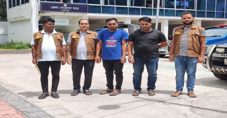 রায়পুরায় প্রকাশ্যে গুলি করে হত্যা চেষ্টা মামলার দুই আসামী অস্ত্রসহ গ্রেপ্তার রায়পুরায় প্রকাশ্যে গুলি করে হত্যা চেষ্টা মামলার দুই আসামী অস্ত্রসহ গ্রেপ্তার