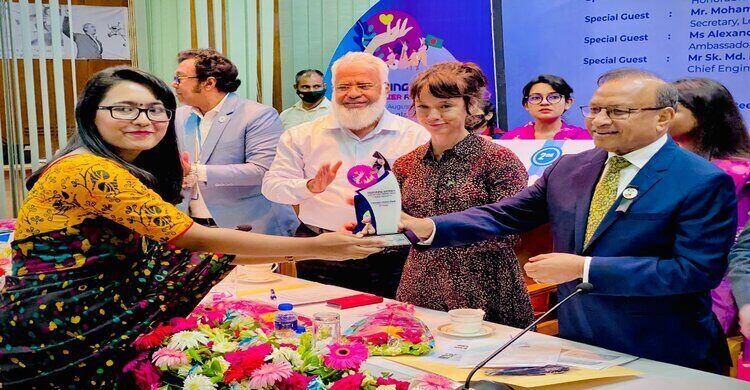 নারীর ক্ষমতায়নে বিশ্বে দৃষ্টান্ত স্থাপন করেছে বাংলাদেশ: স্থানীয় সরকার মন্ত্রী নারীর ক্ষমতায়নে বিশ্বে দৃষ্টান্ত স্থাপন করেছে বাংলাদেশ: স্থানীয় সরকার মন্ত্রী