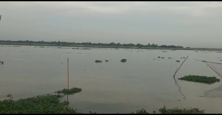 নরসিংদীতে মাছ ধরার সময় বজ্রপাতে এক জেলে নিহত, নিখোঁজ ১ নরসিংদীতে মাছ ধরার সময় বজ্রপাতে এক জেলে নিহত, নিখোঁজ ১