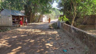 বেলাবতে বাড়ি ও কবরস্থানের উপর দিয়ে সড়ক প্রশস্থকরণের পায়তারা