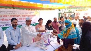 শিবপুর পৌর এলাকার কৃষকের মাঝে বিনামূল্যে সার ও বীজ বিতরণ