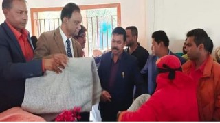 পলাশে শীতার্তদের মাঝে কম্বল বিতরণ
