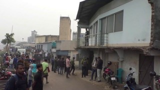 নরসিংদী বাজারে টহলের সময় দুই আনসার সদস্যের অস্ত্র ও গুলি ছিনতাই