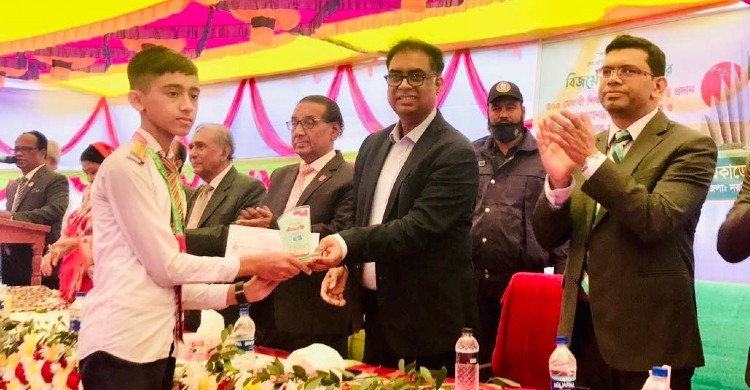 শিবপুরে ৩শত মেধাবী শিক্ষার্থী পেল শিক্ষাবৃত্তি শিবপুরে ৩শত মেধাবী শিক্ষার্থী পেল শিক্ষাবৃত্তি