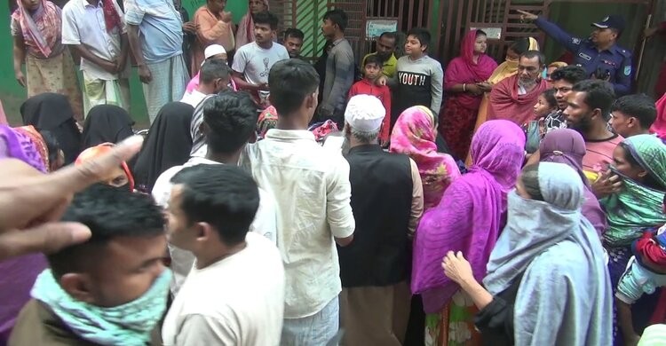 নরসিংদীতে বেড়াতে আসা তরুণীর ঝুলন্ত লাশ উদ্ধার নরসিংদীতে বেড়াতে আসা তরুণীর ঝুলন্ত লাশ উদ্ধার