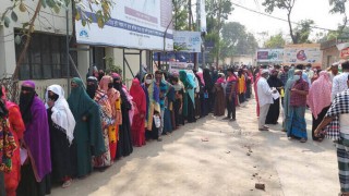 নরসিংদীতে সুশৃঙ্খল পরিবেশে গণটিকাদান কার্যক্রম