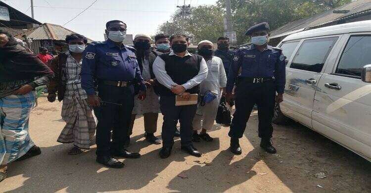 নরসিংদীতে তিন ব্যবসা প্রতিষ্ঠানকে ১৯ হাজার টাকা জরিমানা নরসিংদীতে তিন ব্যবসা প্রতিষ্ঠানকে ১৯ হাজার টাকা জরিমানা