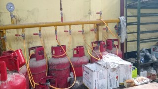 নরসিংদী ও আড়াইহাজারে অবৈধ গ্যাস সংযোগ বিচ্ছিন্ন ও মালামাল জব্দ