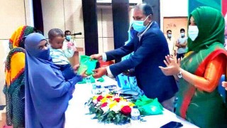 পলাশে নারী ও শিশুর মধ্যে বিনামূল্যে চিকিৎসা ও খাদ্য উপকরণ বিতরণ