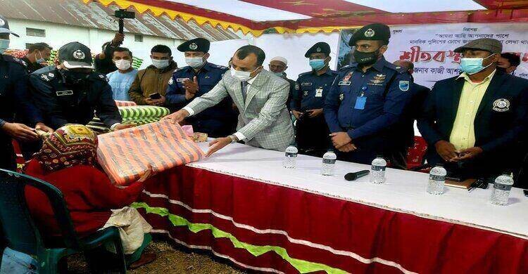 নরসিংদীতে পুলিশের উদ্যোগে শীতবস্ত্র বিতরণ নরসিংদীতে পুলিশের উদ্যোগে শীতবস্ত্র বিতরণ