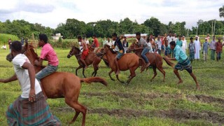 শিবপুরে ঈদুল আজহা উপলক্ষে ঘোড়া দৌড় প্রতিযোগিতা অনুষ্ঠিত 