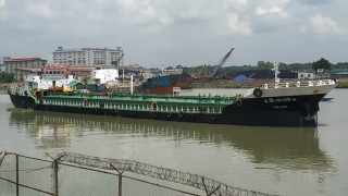 দেশে পৌঁছালো ভারত থেকে আমদানি করা অপরিশোধিত জ্বালানি তেল দেশে পৌঁছালো ভারত থেকে আমদানি করা অপরিশোধিত জ্বালানি তেল