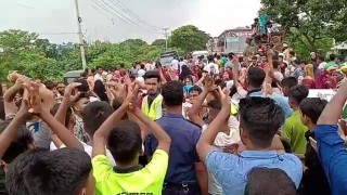 বারৈচায় কবির হত্যাকারীদের গ্রেপ্তার দাবিতে মহাসড়ক অবরোধ