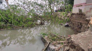 রায়পুরায় নদী ভাঙনে বিলীন ১৫টি বসতঘর, ঝুঁকিতে ২ হাজার পরিবার