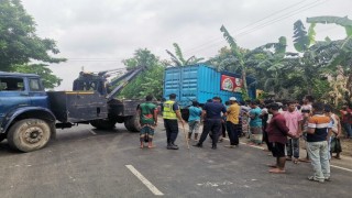 রায়পুরার মাহমুদাবাদে নিয়ন্ত্রণ হারানো কাভার্ড ভ্যানের চাপায় নিহত ৫, আহত ৩