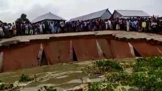 নরসিংদীতে গ্রামরক্ষা বাঁধে ভাঙন, আতংকে ৫ শতাধিক পরিবার 